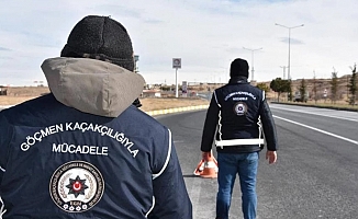 Tırın gizli bölmesinde 42 düzensiz göçmen yakalandı