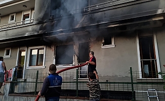 Yalova Çiftlikköy’de Gece Saatlerinde Yangın: Mahsur Kalanlar Kurtarıldı
