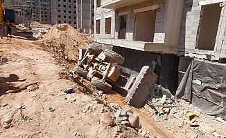 Malatya’da şantiyede iş makinesi devrildi: 1 ölü