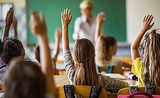 20 milyon öğrenci yarın okula dönüyor