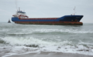 Kocaeli Kandıra’da kargo gemisi karaya oturdu
