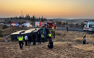 Suruç’ta kaza: Yolcu otobüsü yan yattı