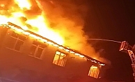 Kocaeli'de alev alev yanan evde  mahsur kalan yaşlı çifti  itfaiye ekipleri kurtardı!