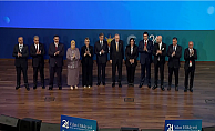 AK Parti’ye Katılan Yeni Belediye Başkanlarına Rozetleri Takıldı!