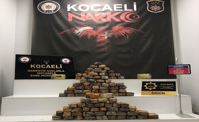 Kocaeli#039;de durdurulan TIR#039;ın dorsesinden 45 kilo eroin ele geçirildi
