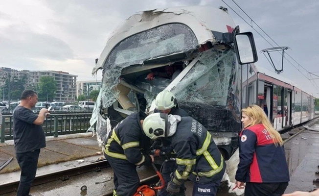 Samsun#039;da iki tramvay kafa kafaya çarpıştı! 20#039;den fazla yaralı var