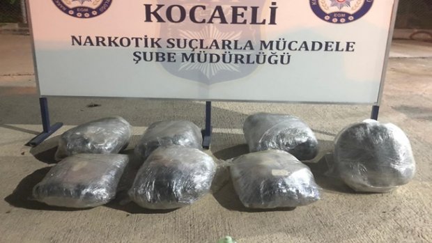 Kocaeli'de kamyon kasasına zulalanmış 42 kilo esrar ele geçirildi